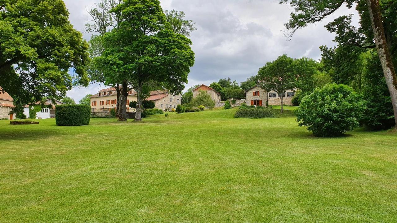 Domaine De Montvianeix Panzió Saint-Victor-Montvianeix Kültér fotó